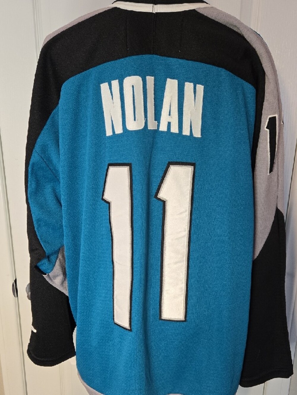 Vintage San Jose Sharks hockey jersey featuring former captain Owen Nolan - Picture 3 of 8